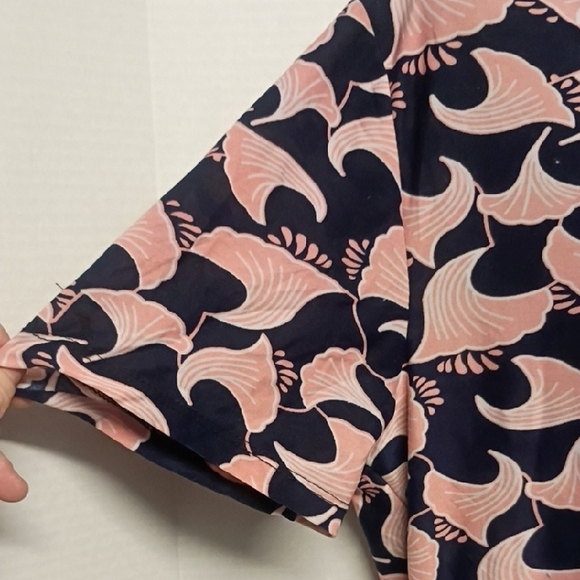 Elegant Women's Short Sleeve Top in Pink and Blue - Picture 4 of 14